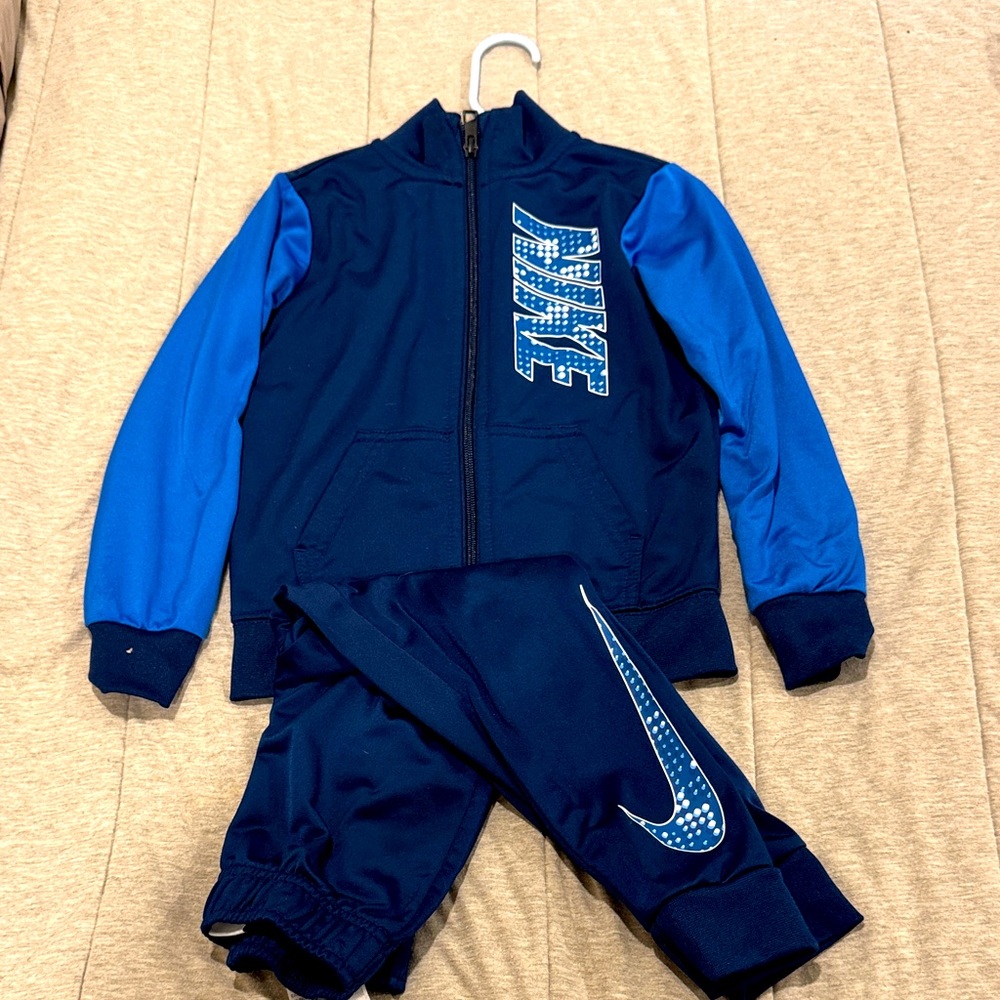 Nike toddler athletic set 
Size 4T pants and zip up